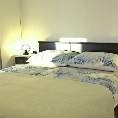 Apartman Karmen *