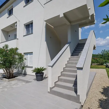 Karmen Apartamento Šilo
